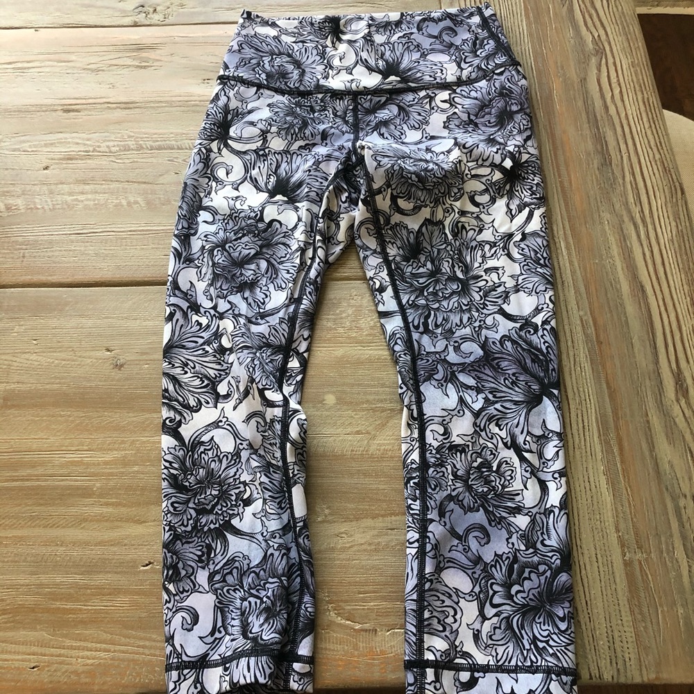 Lululemon 23 in wunder under leggings